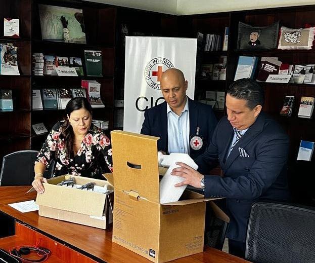 Medicina Forense recibió donación de dispositivos de almacenamiento digital de parte del Comité Internacional de la Cruz Roja